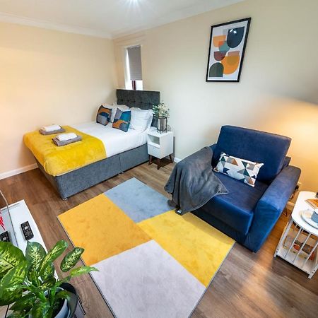 Grange Studio Apartment - Heathrow Staines-upon-Thames Ngoại thất bức ảnh