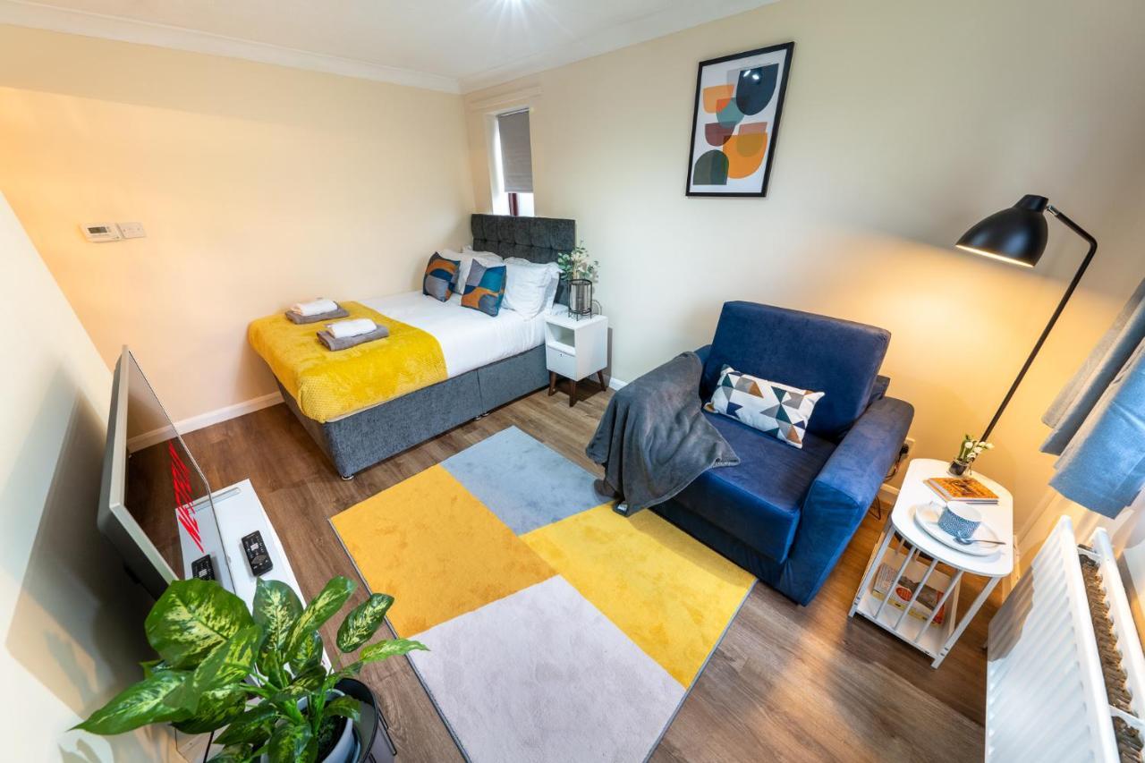 Grange Studio Apartment - Heathrow Staines-upon-Thames Ngoại thất bức ảnh