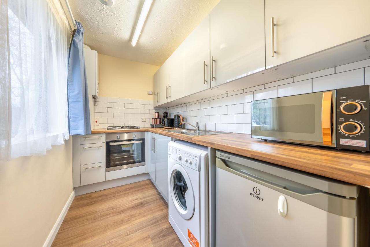 Grange Studio Apartment - Heathrow Staines-upon-Thames Ngoại thất bức ảnh