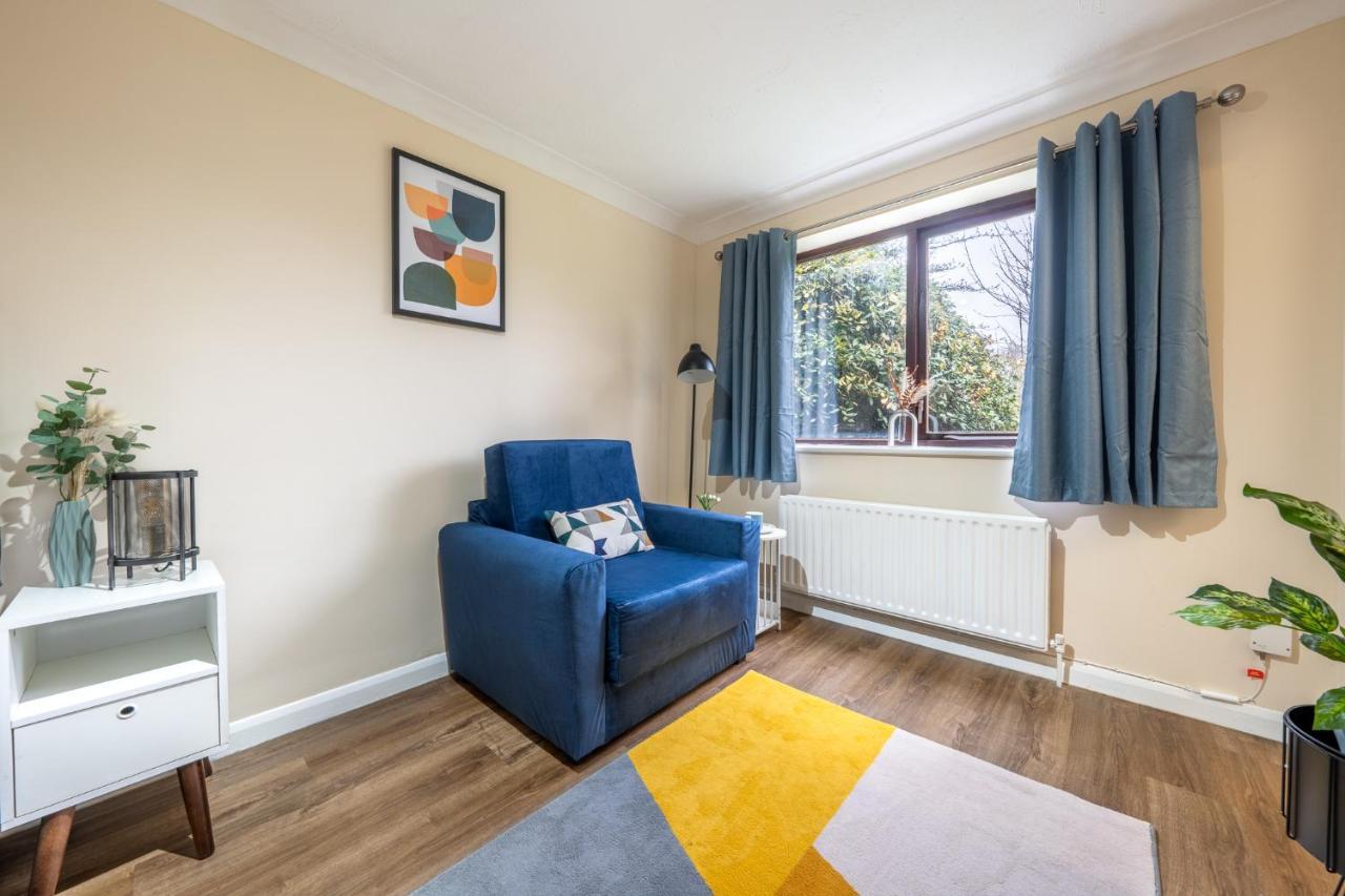 Grange Studio Apartment - Heathrow Staines-upon-Thames Ngoại thất bức ảnh