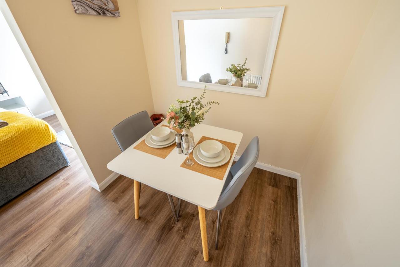 Grange Studio Apartment - Heathrow Staines-upon-Thames Ngoại thất bức ảnh