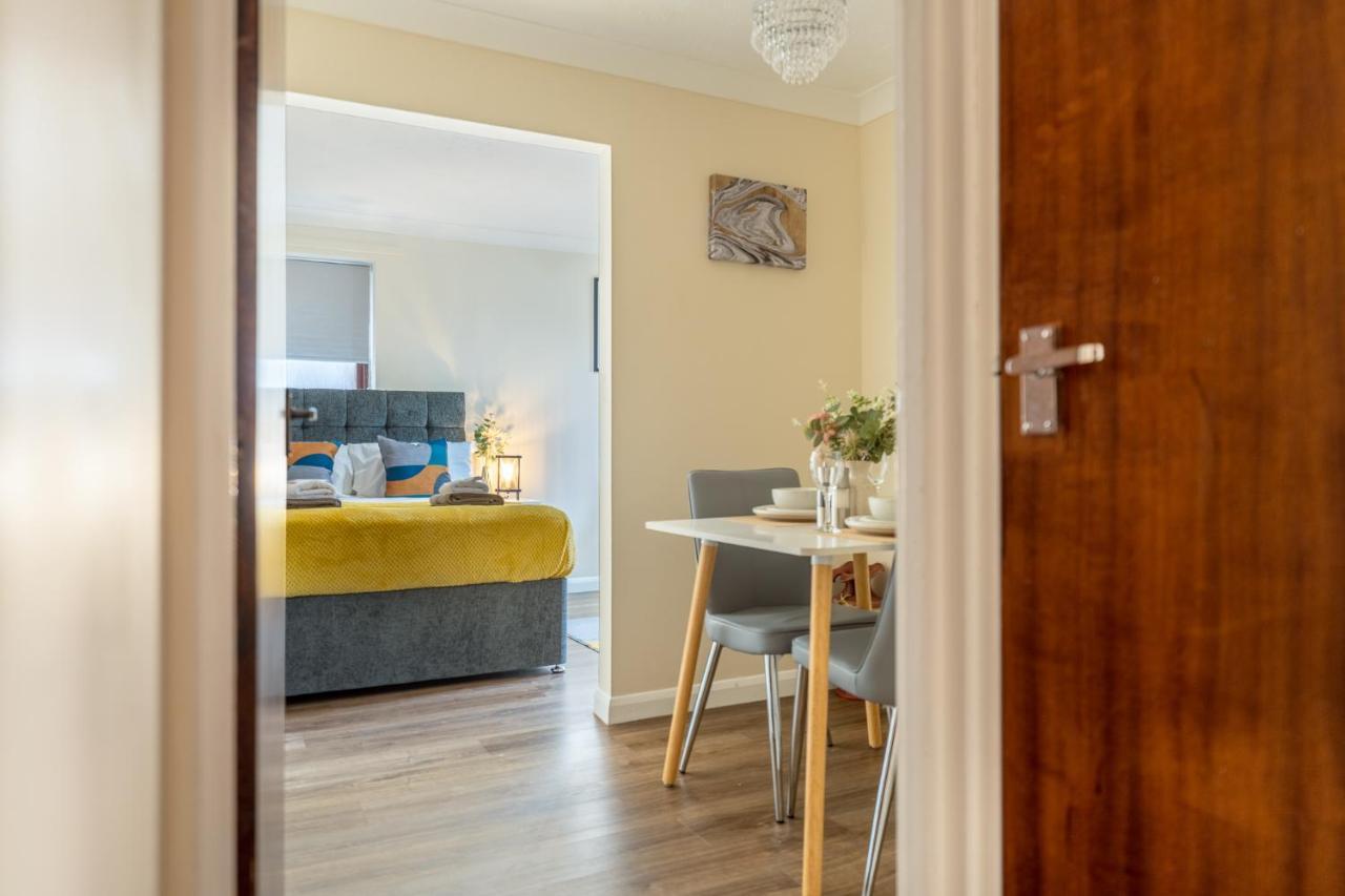 Grange Studio Apartment - Heathrow Staines-upon-Thames Ngoại thất bức ảnh