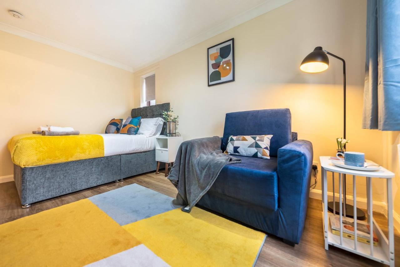 Grange Studio Apartment - Heathrow Staines-upon-Thames Ngoại thất bức ảnh