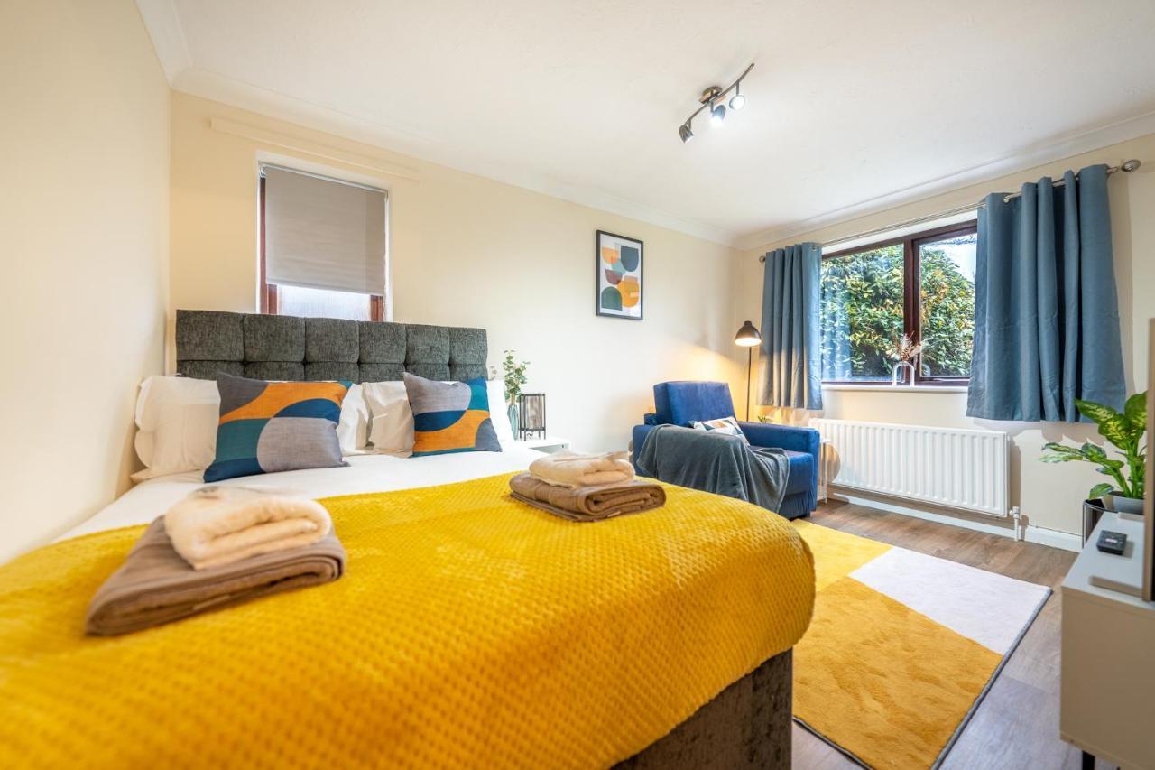 Grange Studio Apartment - Heathrow Staines-upon-Thames Ngoại thất bức ảnh