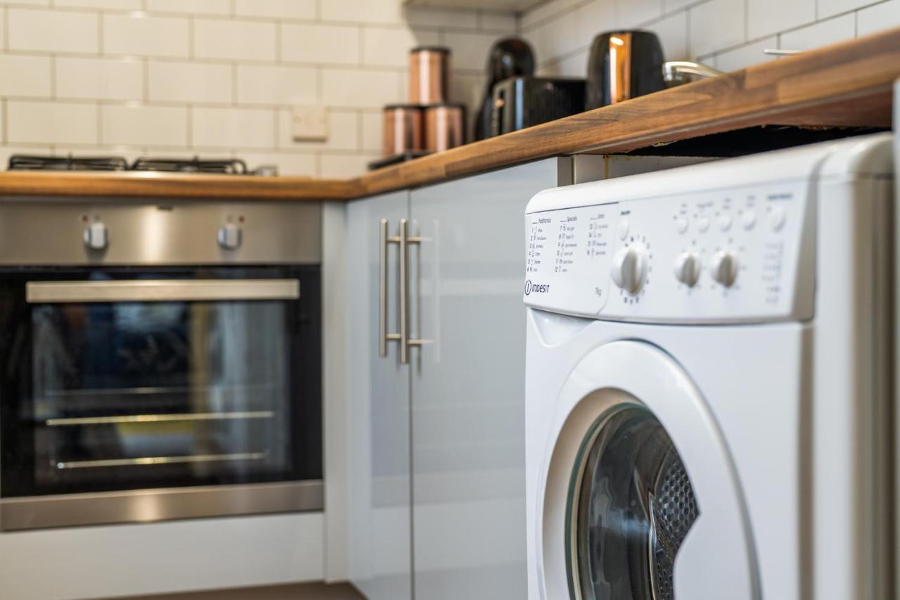Grange Studio Apartment - Heathrow Staines-upon-Thames Ngoại thất bức ảnh