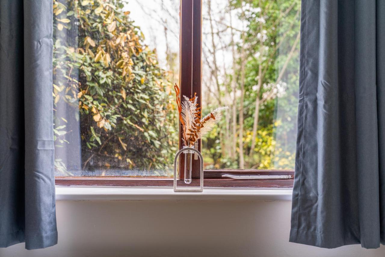 Grange Studio Apartment - Heathrow Staines-upon-Thames Ngoại thất bức ảnh