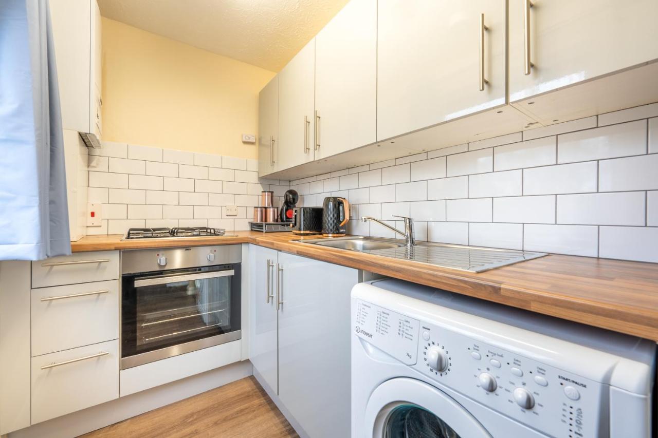 Grange Studio Apartment - Heathrow Staines-upon-Thames Ngoại thất bức ảnh