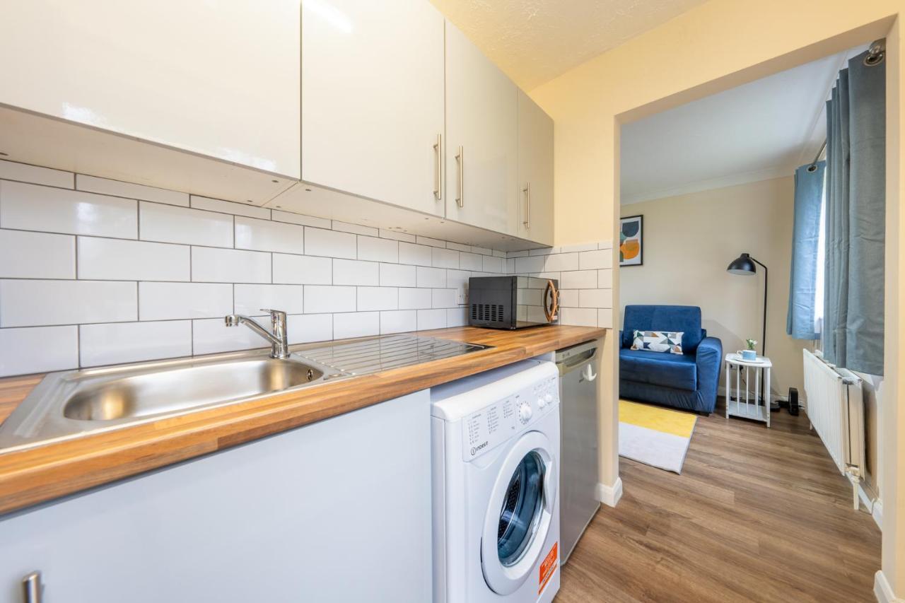 Grange Studio Apartment - Heathrow Staines-upon-Thames Ngoại thất bức ảnh